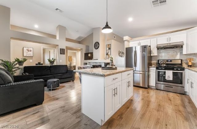 6669 Lucky Strike Way, Las Vegas, NV 89108