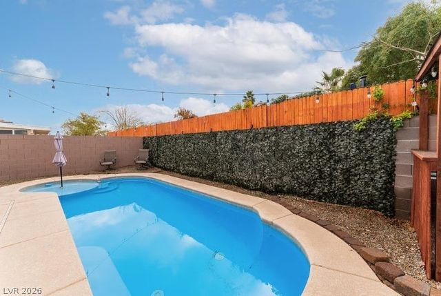 6669 Lucky Strike Way, Las Vegas, NV 89108