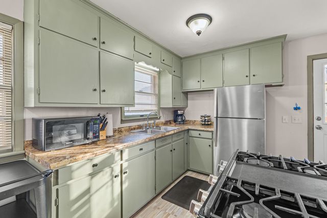 1910 W Pleasant Street, Davenport, IA 52084