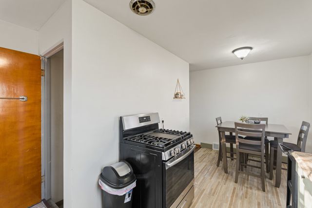 1910 W Pleasant Street, Davenport, IA 52084