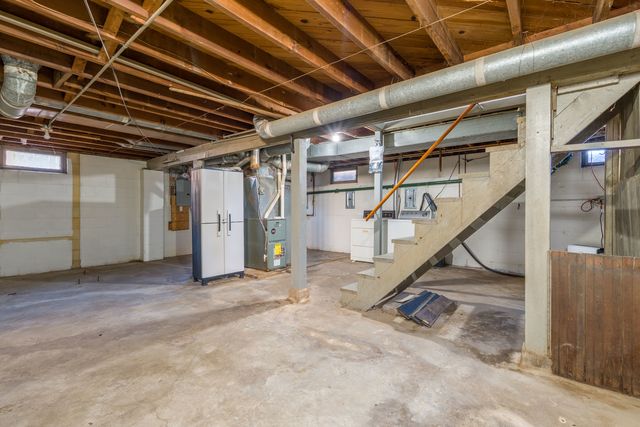 1910 W Pleasant Street, Davenport, IA 52084