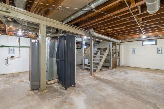 1910 W Pleasant Street, Davenport, IA 52084