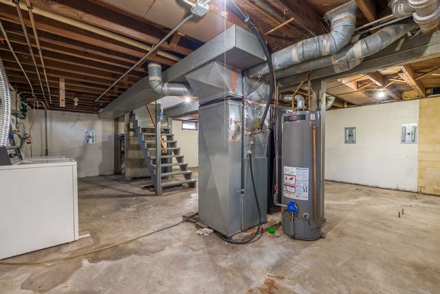 1910 W Pleasant Street, Davenport, IA 52084