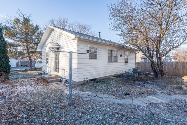 1910 W Pleasant Street, Davenport, IA 52084