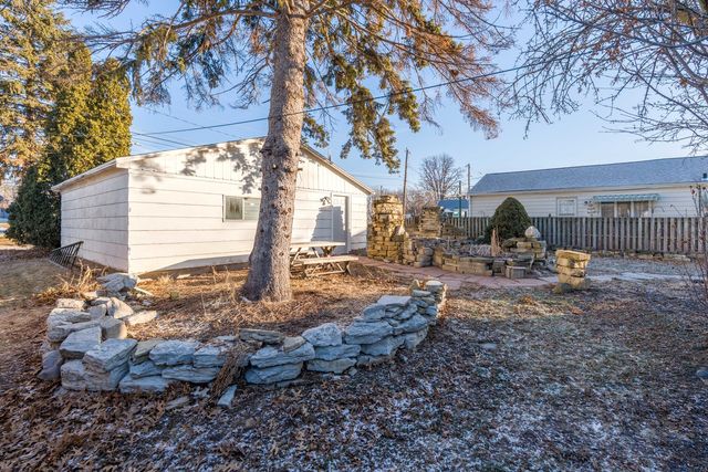 1910 W Pleasant Street, Davenport, IA 52084