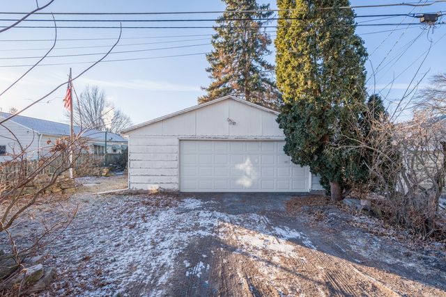 1910 W Pleasant Street, Davenport, IA 52084