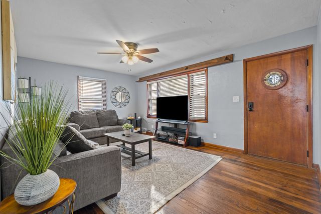 1910 W Pleasant Street, Davenport, IA 52084