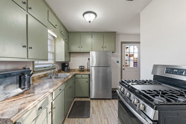 1910 W Pleasant Street, Davenport, IA 52084