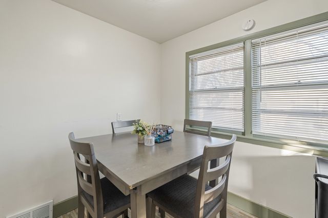 1910 W Pleasant Street, Davenport, IA 52084