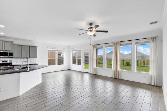 9818 Colonial Downs Drive, Mont Belvieu, TX 77523