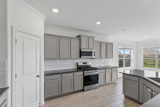 9818 Colonial Downs Drive, Mont Belvieu, TX 77523