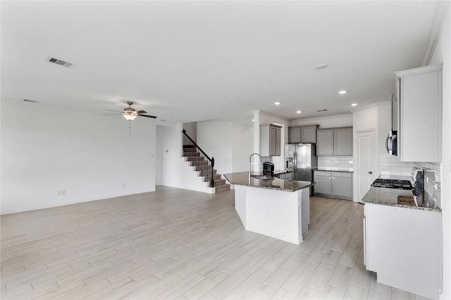 9818 Colonial Downs Drive, Mont Belvieu, TX 77523