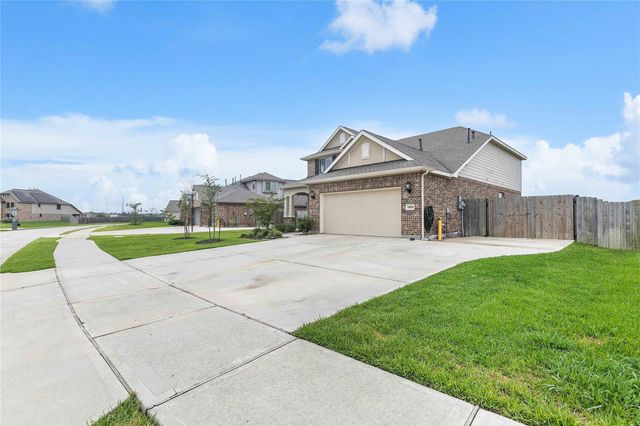 9818 Colonial Downs Drive, Mont Belvieu, TX 77523
