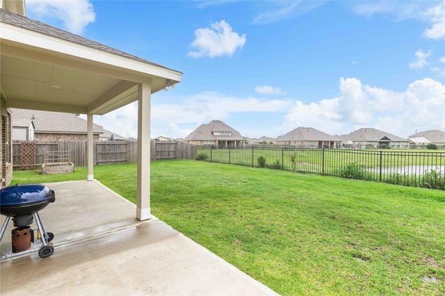 9818 Colonial Downs Drive, Mont Belvieu, TX 77523