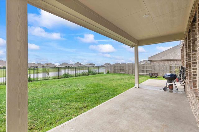 9818 Colonial Downs Drive, Mont Belvieu, TX 77523