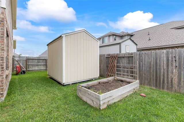 9818 Colonial Downs Drive, Mont Belvieu, TX 77523