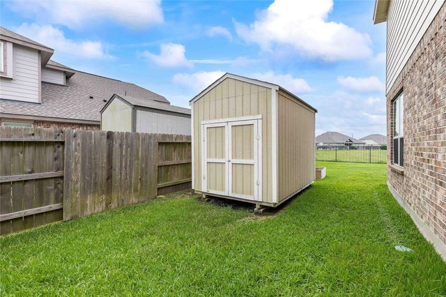 9818 Colonial Downs Drive, Mont Belvieu, TX 77523