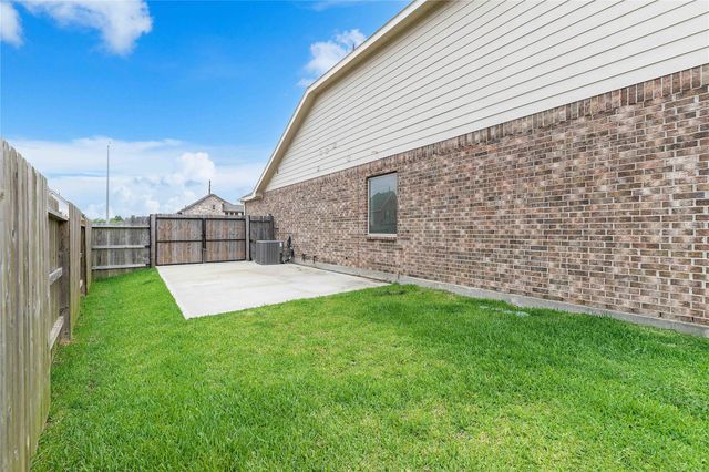 9818 Colonial Downs Drive, Mont Belvieu, TX 77523