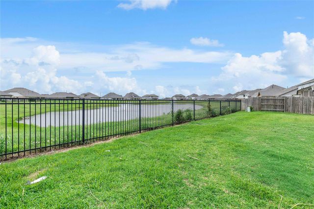 9818 Colonial Downs Drive, Mont Belvieu, TX 77523