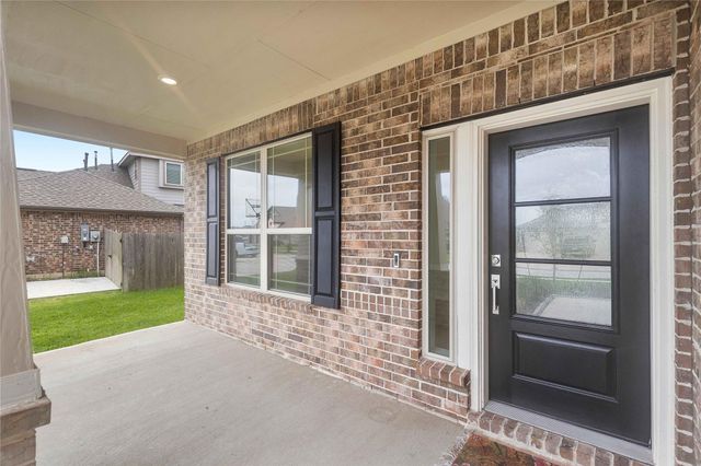 9818 Colonial Downs Drive, Mont Belvieu, TX 77523