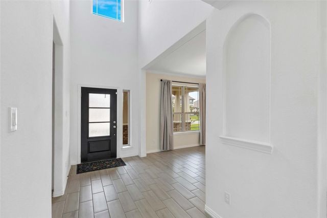 9818 Colonial Downs Drive, Mont Belvieu, TX 77523