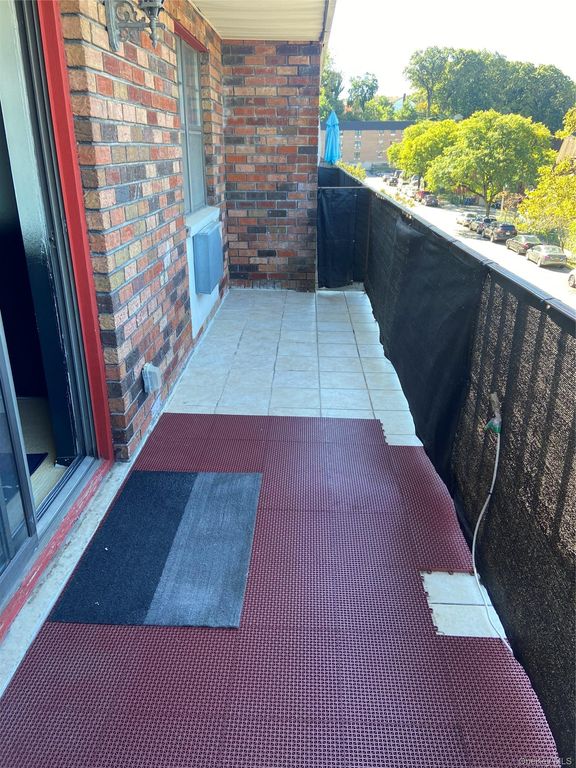 68-01 242nd Street 29E, Douglaston, NY 11362 — photo 5