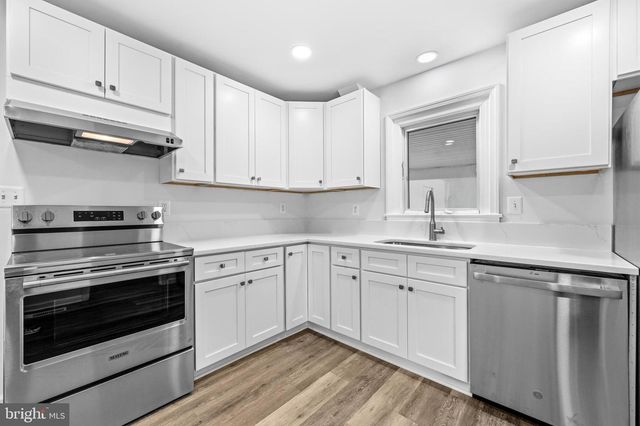 10705 OAK PL, Fairfax, VA 22030
