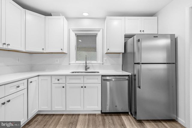 10705 OAK PL, Fairfax, VA 22030