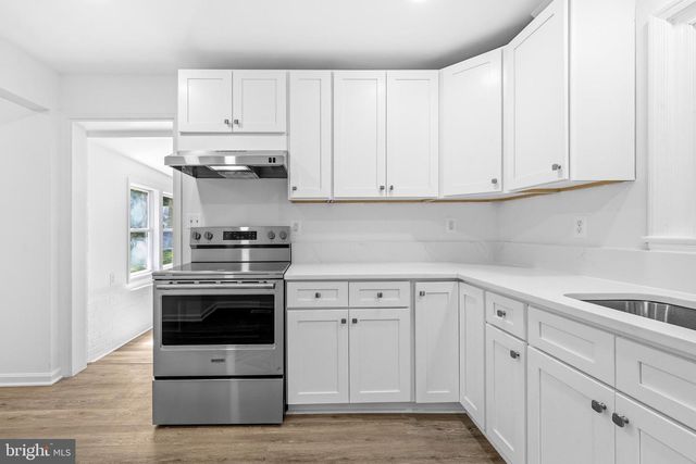 10705 OAK PL, Fairfax, VA 22030