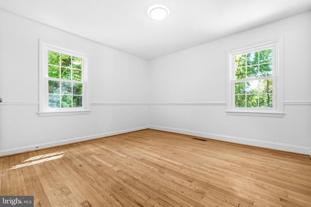 10705 OAK PL, Fairfax, VA 22030