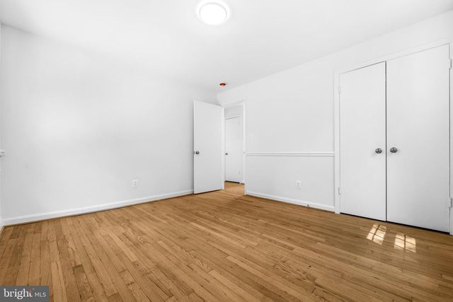 10705 OAK PL, Fairfax, VA 22030