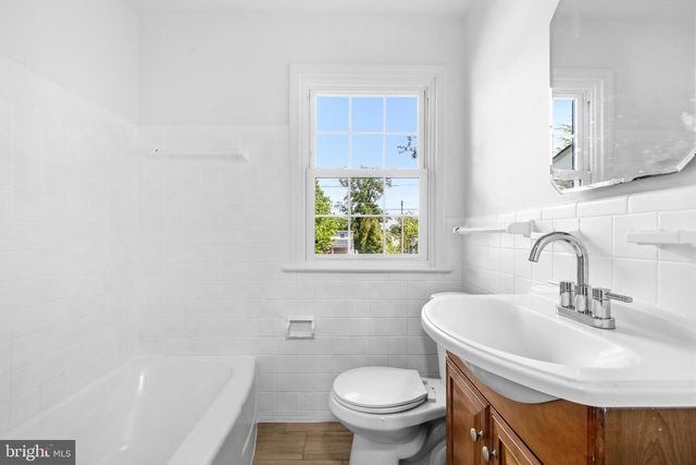 10705 OAK PL, Fairfax, VA 22030