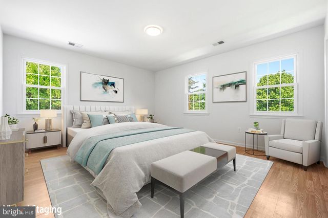 10705 OAK PL, Fairfax, VA 22030
