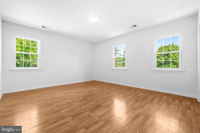 10705 OAK PL, Fairfax, VA 22030