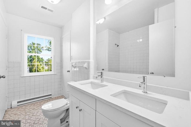 10705 OAK PL, Fairfax, VA 22030