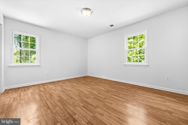 10705 OAK PL, Fairfax, VA 22030