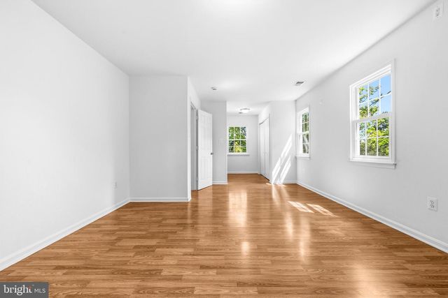 10705 OAK PL, Fairfax, VA 22030