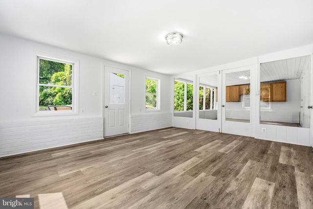 10705 OAK PL, Fairfax, VA 22030