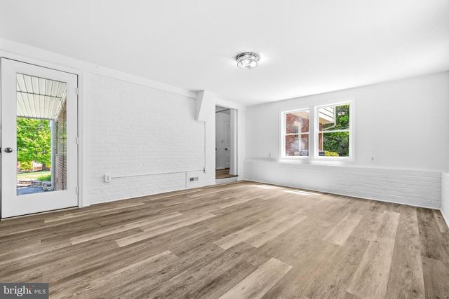 10705 OAK PL, Fairfax, VA 22030