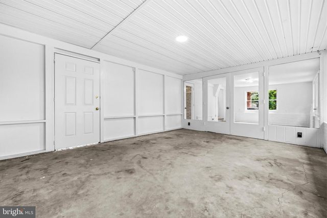 10705 OAK PL, Fairfax, VA 22030
