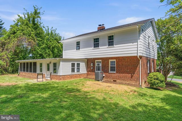 10705 OAK PL, Fairfax, VA 22030