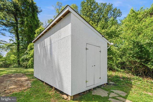 10705 OAK PL, Fairfax, VA 22030