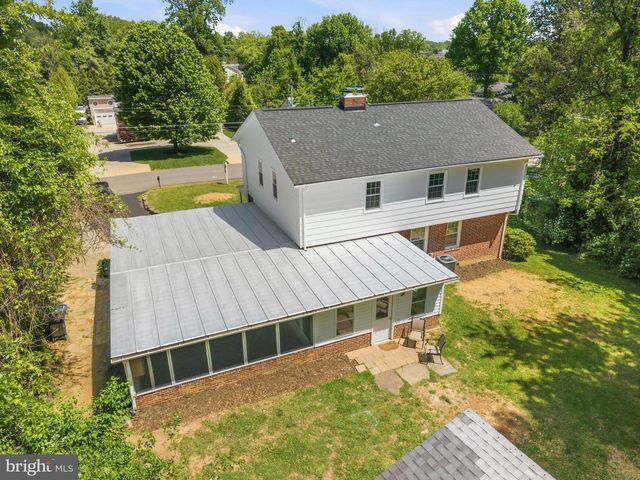 10705 OAK PL, Fairfax, VA 22030