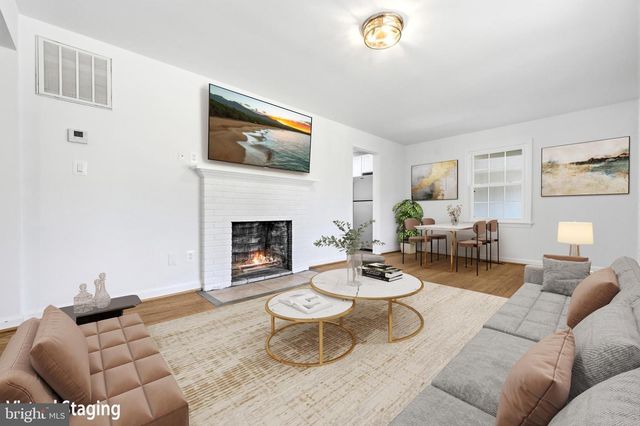 10705 OAK PL, Fairfax, VA 22030