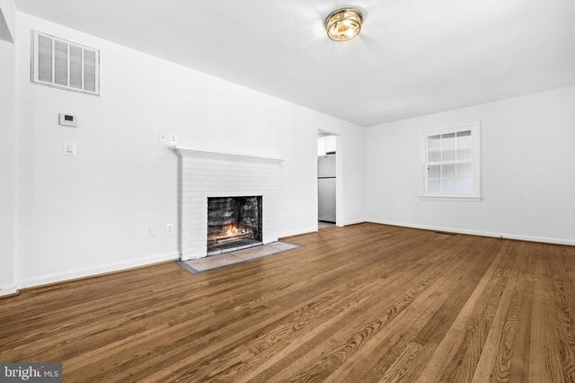 10705 OAK PL, Fairfax, VA 22030