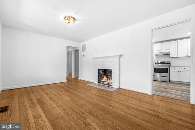 10705 OAK PL, Fairfax, VA 22030