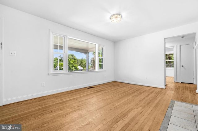 10705 OAK PL, Fairfax, VA 22030