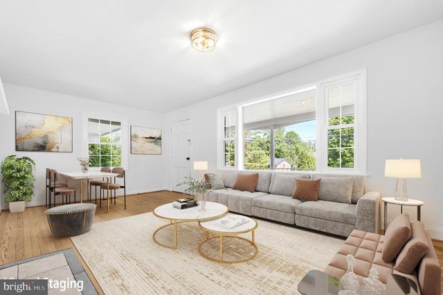 10705 OAK PL, Fairfax, VA 22030