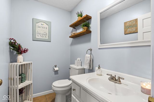 1312 W Country Club Road, Connersville, IN 47331