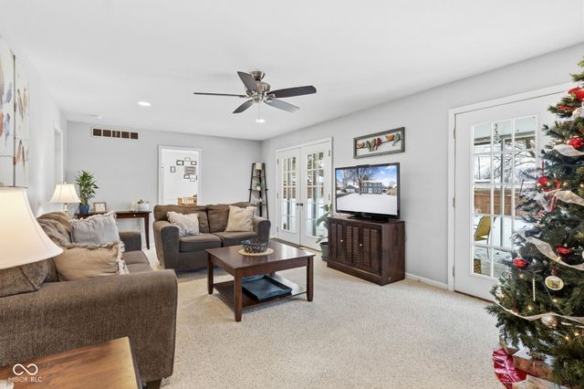 1312 W Country Club Road, Connersville, IN 47331